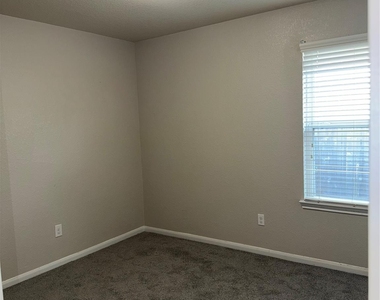 2227 Sanders Brook Drive - Photo Thumbnail 9