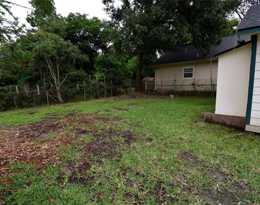 6229 Clover Ridge Street - Photo Thumbnail 6