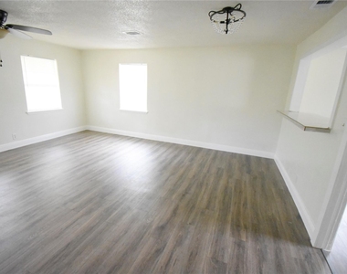 6229 Clover Ridge Street - Photo Thumbnail 12