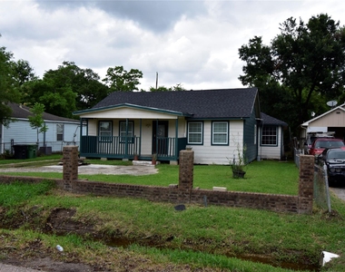 6229 Clover Ridge Street - Photo Thumbnail 2