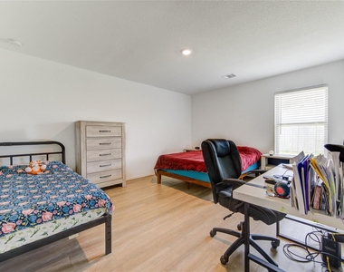 26923 Winward Creek Trail - Photo Thumbnail 29
