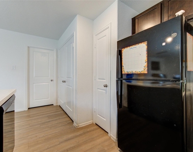 26923 Winward Creek Trail - Photo Thumbnail 34