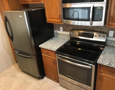 2830 S Bartell Drive - Photo Thumbnail 4