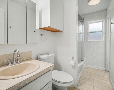 1105 E Brown Lane - Photo Thumbnail 4