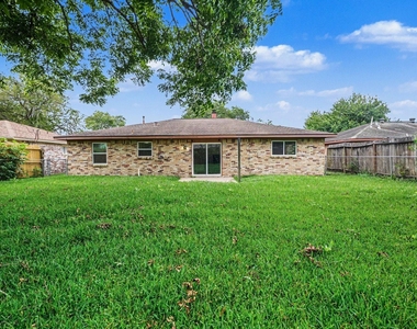 1105 E Brown Lane - Photo Thumbnail 11