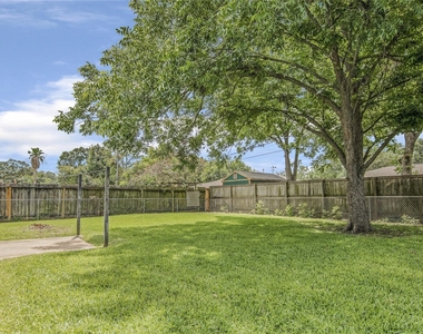 1105 E Brown Lane - Photo Thumbnail 1