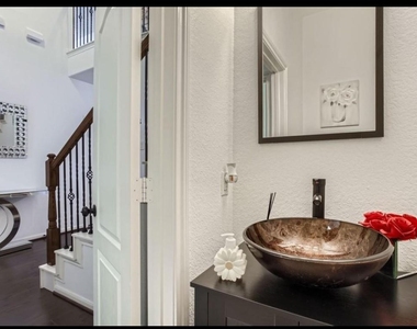 19251 N Cottonwood Green Lane - Photo Thumbnail 12