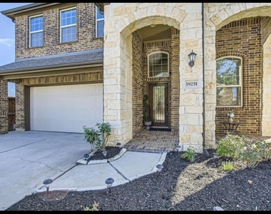 19251 N Cottonwood Green Lane - Photo Thumbnail 2