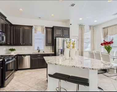 19251 N Cottonwood Green Lane - Photo Thumbnail 9