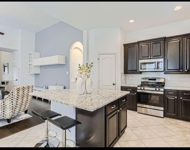 19251 N Cottonwood Green Lane - Photo Thumbnail 10