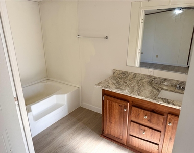 39 County Road 3478 - Photo Thumbnail 12