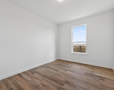 3238 Kindred Way - Photo Thumbnail 7