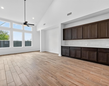 3238 Kindred Way - Photo Thumbnail 9