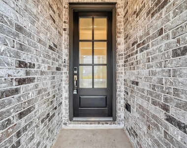 3238 Kindred Way - Photo Thumbnail 4
