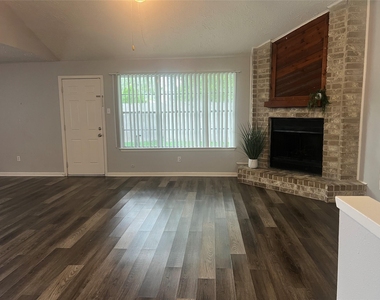 1202 Manorglen Drive - Photo Thumbnail 15