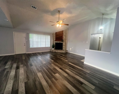 1202 Manorglen Drive - Photo Thumbnail 14