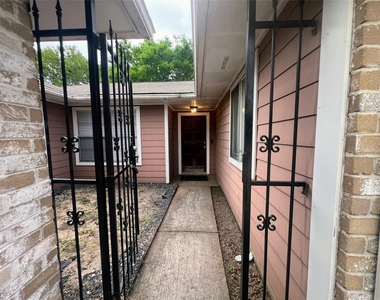 1202 Manorglen Drive - Photo Thumbnail 12
