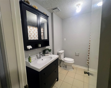 1202 Manorglen Drive - Photo Thumbnail 8