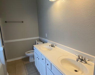 11908 Princess Garden Way - Photo Thumbnail 8