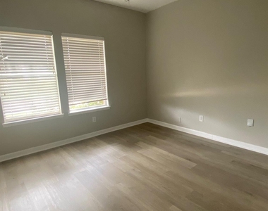 11908 Princess Garden Way - Photo Thumbnail 6