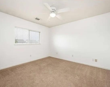 20827 Settlers Lake Circle N - Photo Thumbnail 15