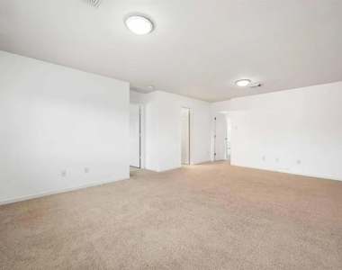 20827 Settlers Lake Circle N - Photo Thumbnail 5