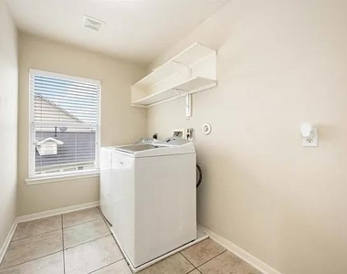 20827 Settlers Lake Circle N - Photo Thumbnail 11