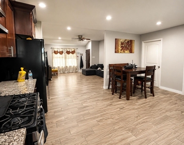 711 Woodbine Street - Photo Thumbnail 9