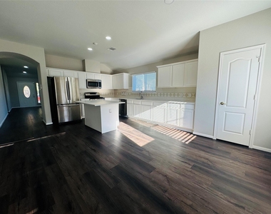 9530 Flying Eagle Court - Photo Thumbnail 6