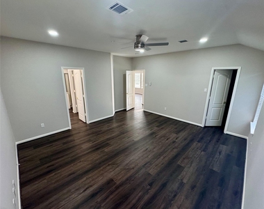 9530 Flying Eagle Court - Photo Thumbnail 12