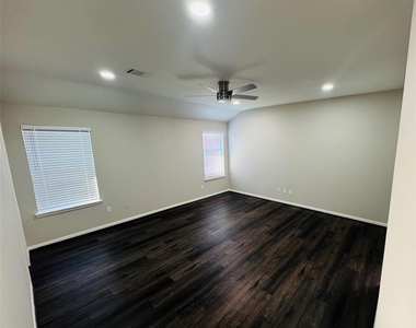 9530 Flying Eagle Court - Photo Thumbnail 11