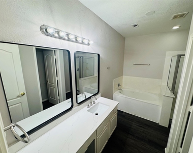 9530 Flying Eagle Court - Photo Thumbnail 13