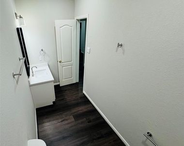 9530 Flying Eagle Court - Photo Thumbnail 17
