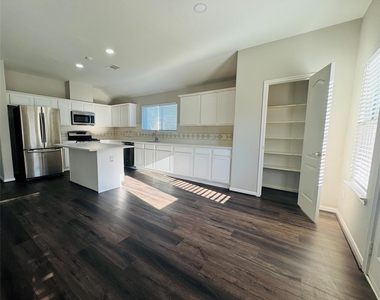 9530 Flying Eagle Court - Photo Thumbnail 7