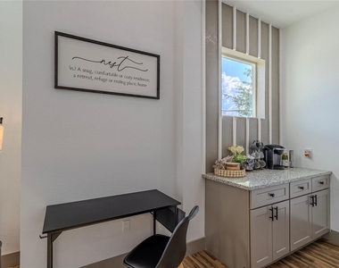 5901 Crest Court - Photo Thumbnail 3
