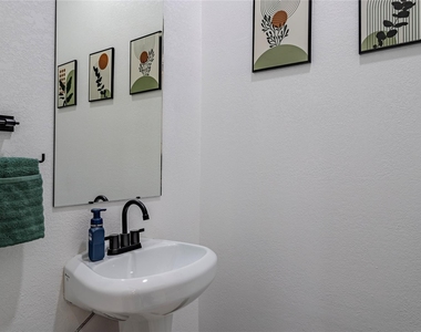 5901 Crest Court - Photo Thumbnail 5