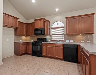 8734 Auburn Mane Drive - Photo Thumbnail 7