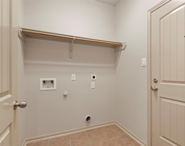 8734 Auburn Mane Drive - Photo Thumbnail 12