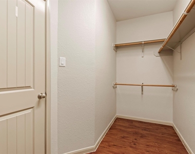 8734 Auburn Mane Drive - Photo Thumbnail 16