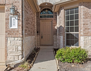 8734 Auburn Mane Drive - Photo Thumbnail 2