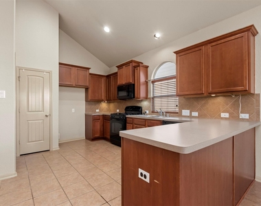 8734 Auburn Mane Drive - Photo Thumbnail 6