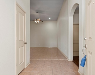 8734 Auburn Mane Drive - Photo Thumbnail 3