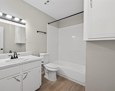 427 Hollyvale Drive - Photo Thumbnail 16