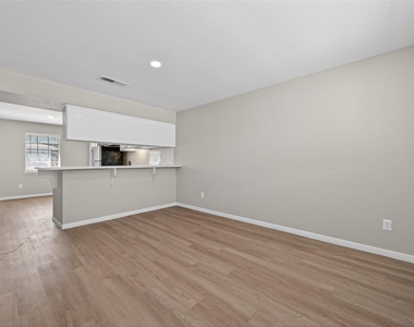 427 Hollyvale Drive - Photo Thumbnail 7
