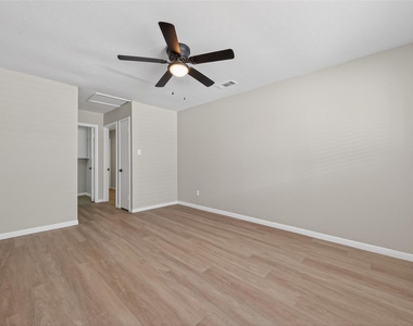 427 Hollyvale Drive - Photo Thumbnail 14