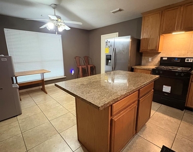 1822 Park Oak - Photo Thumbnail 7