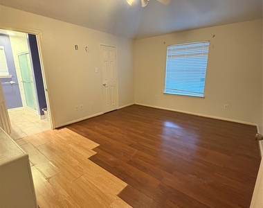 1822 Park Oak - Photo Thumbnail 6