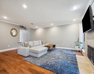 2107 Morgan Street - Photo Thumbnail 3