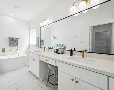 5021 Creekmont Drive - Photo Thumbnail 16