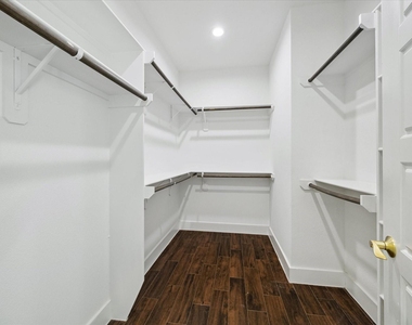 5021 Creekmont Drive - Photo Thumbnail 17